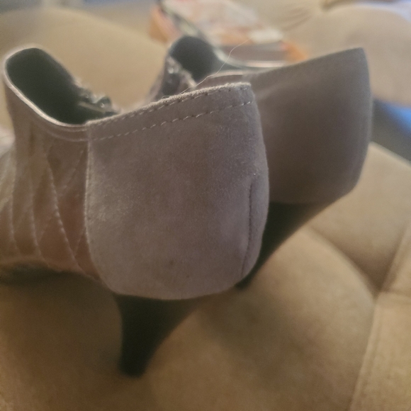 🔥 Metallic Pewter Point Toe Booties - Picture 5 of 14